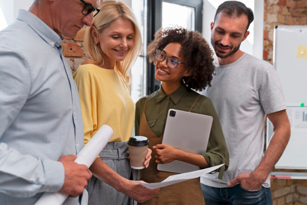 Diagrama de red de inversores en pizarra mostrando flujo de financiación para startups